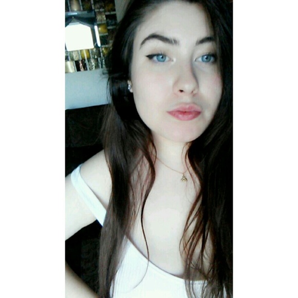 Meet your Posher, Gabby - Picture 1 of 2